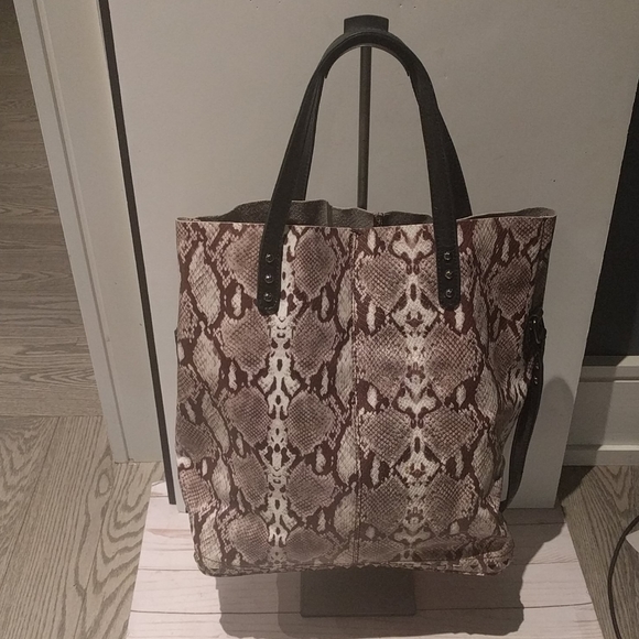 Genuine leather bag by Elliott Lucca 🌸🍀🍀 - Picture 1 of 10